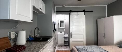 Iron/ironing board, WiFi, bed sheets