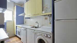 Private kitchen - 3 Bedroom Apartment With Garage Space in the Center of Madrid (Madrid)