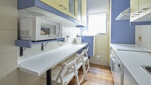 Private kitchen - 3 Bedroom Apartment With Garage Space in the Center of Madrid (Madrid)