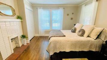 2 bedrooms, desk, iron/ironing board, free WiFi