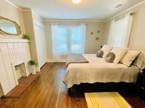 2 habitaciones, escritorio, tabla de planchar con plancha y wifi gratis 