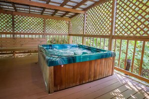 Indoor spa tub