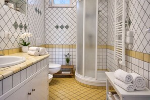 Shower, hair dryer, bidet, towels - Villa Carlotta - Relax near the sea (Massa Lubrense)