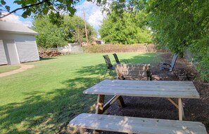 Outdoor dining - Comfy and Cozy (Lawton)