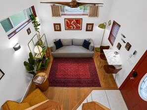 TV - Creekside Cottage- Experience St. Aug's Newest Tiny Home (St. Augustine)