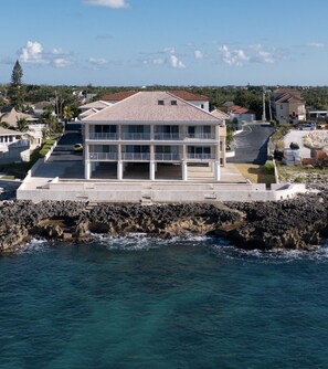 Exterior - Ocean Front Divers Haven - World Class Diving & Snorkeling One Giant Stride Away (West Bay)