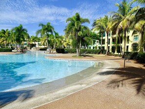 Piscine extérieure, piscine chauffée