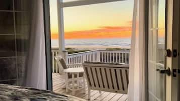 3 bedrooms, iron/ironing board, travel crib, free WiFi