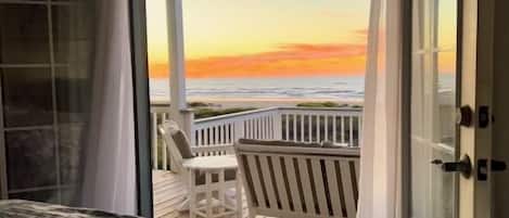 3 bedrooms, iron/ironing board, travel crib, free WiFi