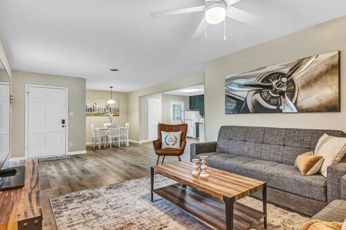 Charming 2/1 Cottage-Style House Near Texas A&M, Recently Updated