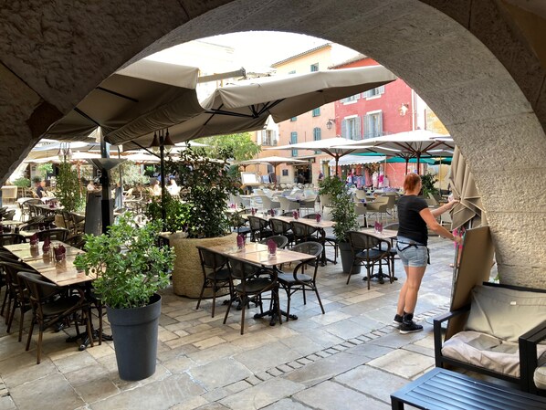 Outdoor dining