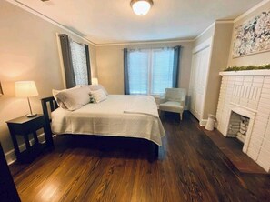 2 bedrooms, desk, iron/ironing board, free WiFi