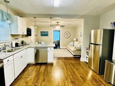 Greer Twin Cottage B - Walk to City Park and Downtown Greer