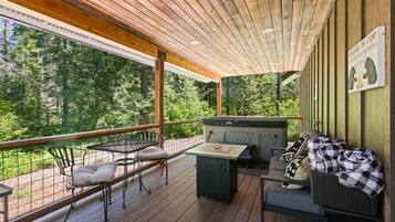 Deck with Private Hot tub