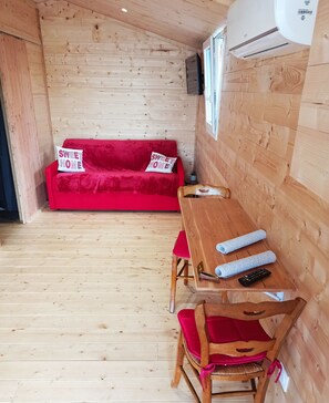 TV - Studio in a chalet (Bourlon)