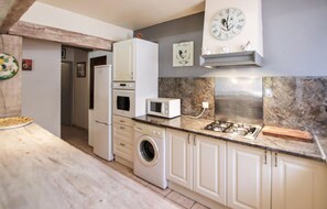 Réfrigérateur, four, plaque de cuisson, lave-vaisselle