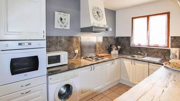 Réfrigérateur, four, plaque de cuisson, lave-vaisselle