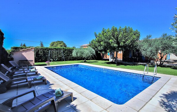 Outdoor pool, pool loungers