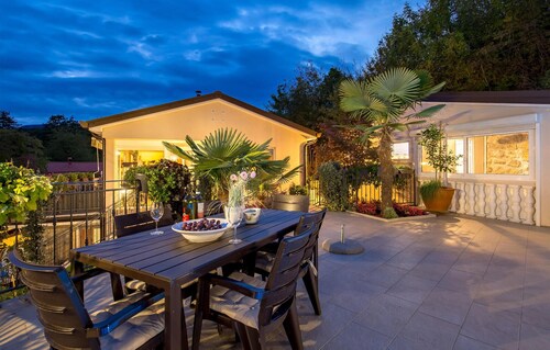 Amazing apartment in Veprinac with WiFi