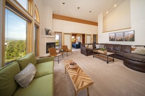 Smart TV, fireplace, video games, offices - Spacious 6BR Home, Large Hot Tub, Walk to Shuttle, Attached Heated 4-Car Garage! (Fraser)