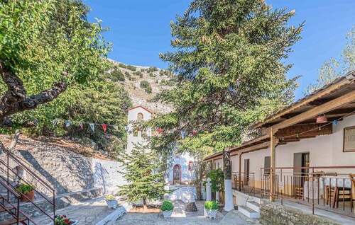 Lovely home in Patra with kitchen