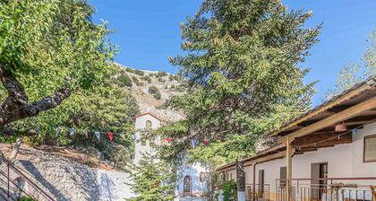 Lovely home in Patra with kitchen