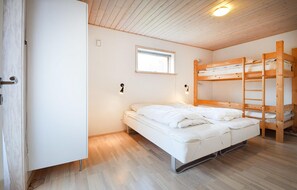 3 bedrooms, travel cot, free WiFi