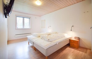 3 bedrooms, travel crib, free WiFi