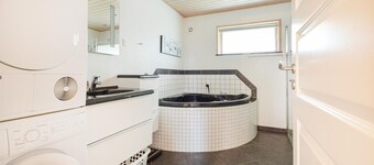 Pet friendly home in Fårvang with swimming pool