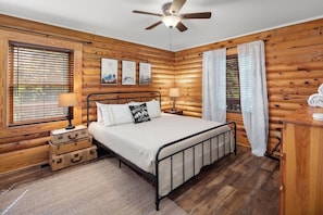 3 bedrooms, iron/ironing board, free WiFi, bed sheets - Knotty by Nature - Hot tub, fire pit, dog friendly, Rumbling Bald Resort Amenities (Lake Lure)