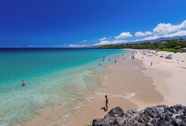 Beach nearby, sun-loungers, beach towels