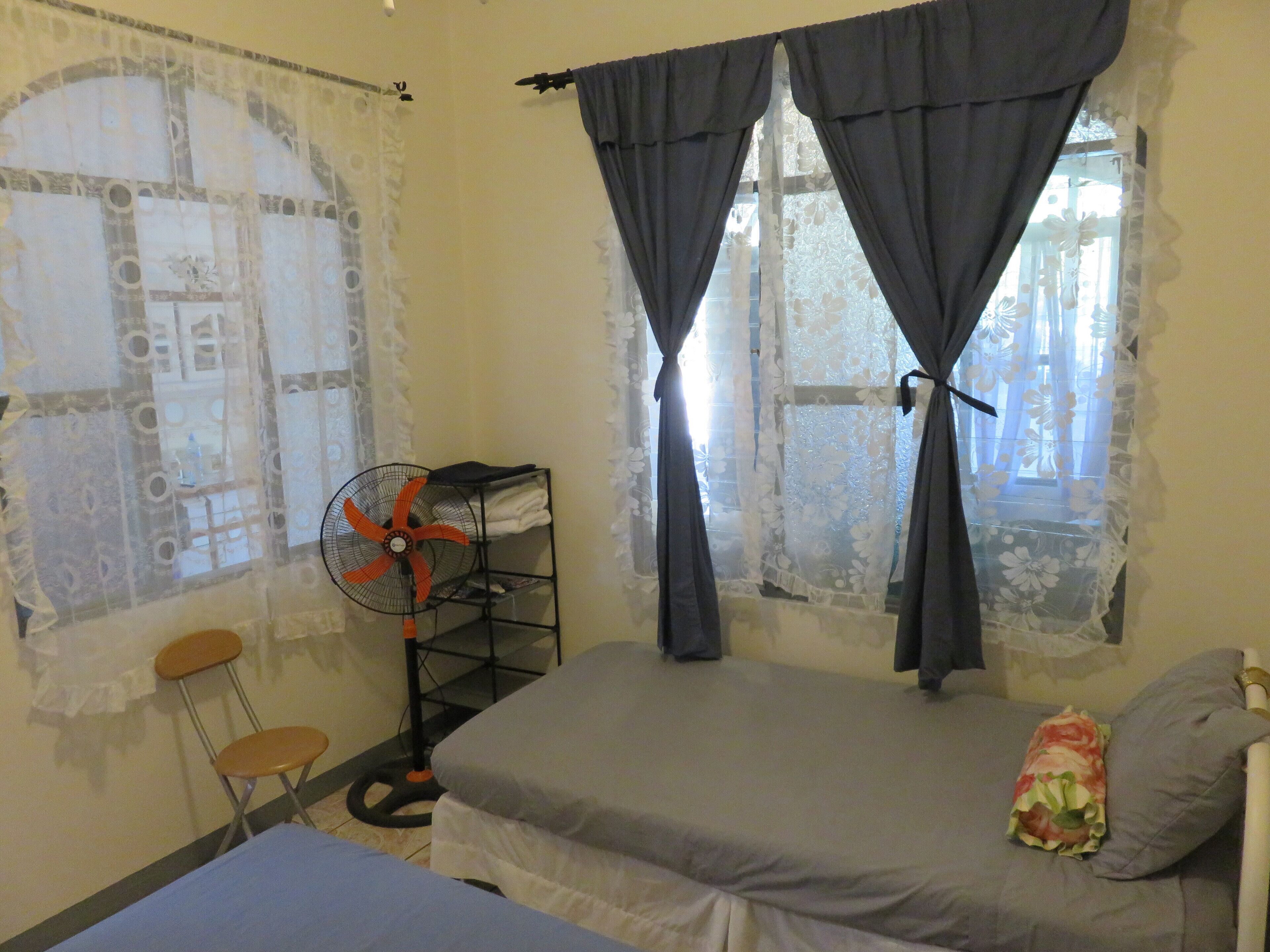 2 chambres, fer et planche à repasser, accès au Wi-Fi (inclus)