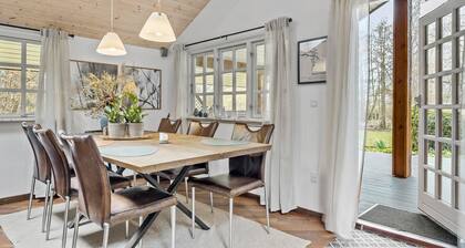 Lovely home in Gørlev with WiFi