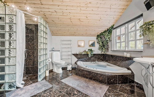Lovely home in Gørlev with WiFi