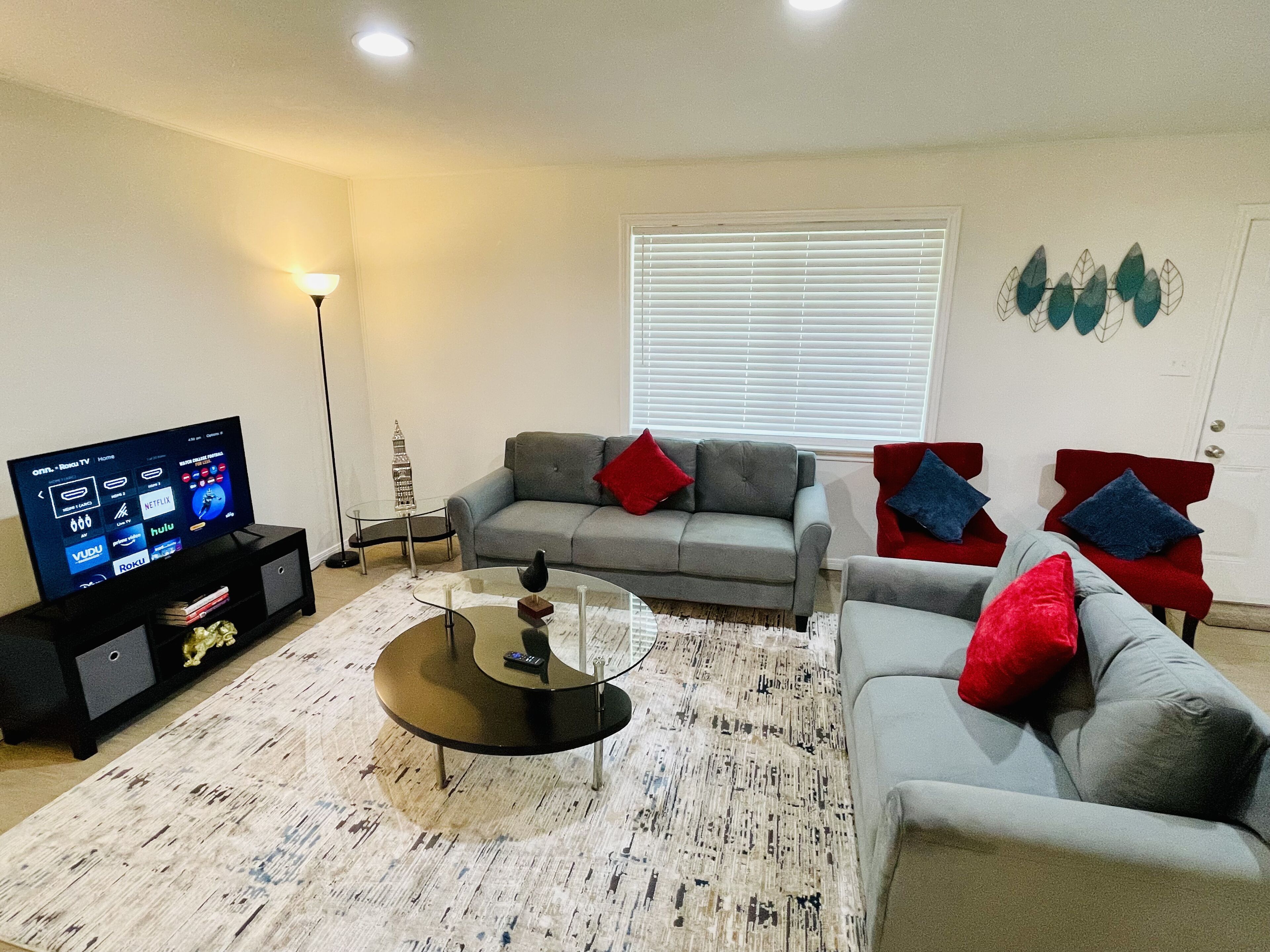 The Woodlands House 3 Bed, 2 Baths, FREE Parking, Baby Crib, Office and WiFi