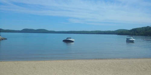 Chalet, fully equipped.1min to lac aux sables.