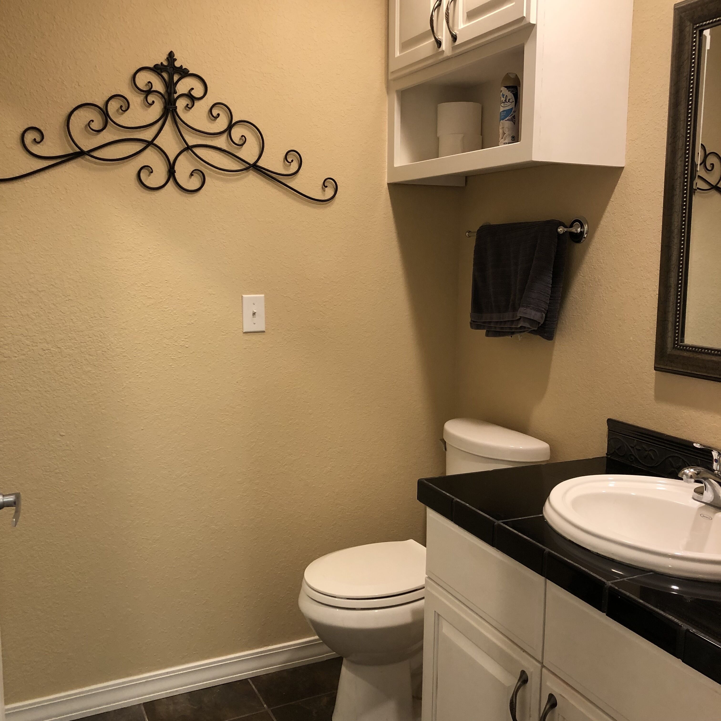 تجهيزات دش، مجففات شعر، مناشف، صابون