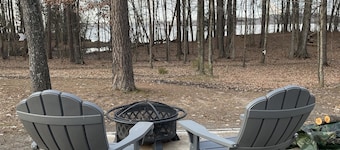 On Lake Dardanelle, quiet but close to town