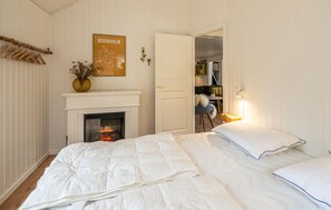 5 bedrooms, travel cot, free WiFi