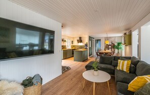 TV, fireplace, table football, ping pong - Amazing home in Aakirkeby with WiFi (Aakirkeby)
