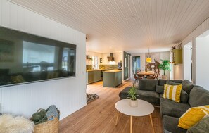 TV, fireplace, foosball, table tennis