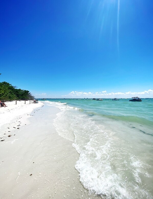 Beach nearby, sun-loungers, beach towels