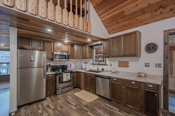 Geladeira, micro-ondas, fogão, cooktop