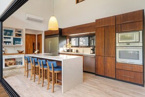 Fridge, microwave, oven, stovetop - Jacuzzi  Beach club membership  Daily housekeeping  Concierge Services (Reserva de Golf, Hacienda Pinilla)