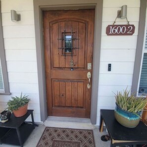 Exterior detail - Jaccuzi, Quiet, Clean, Spacious home nestled between downtown and UT. (Austin)