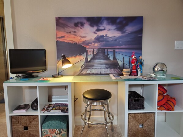 Interior - Jaccuzi, Quiet, Clean, Spacious home nestled between downtown and UT. (Austin)