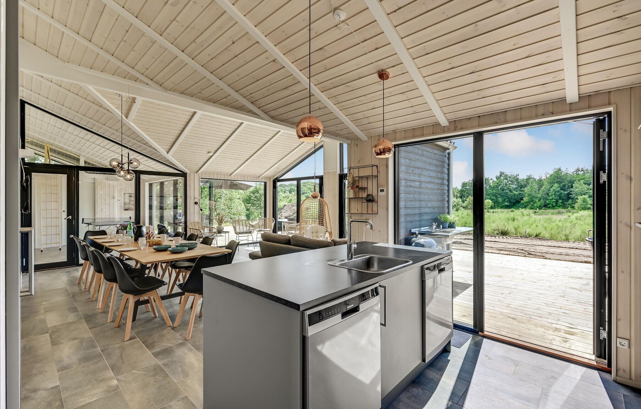 Fridge, oven, dishwasher, coffee/tea maker