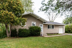 Exterior - PROMO 5% WEEKLY/10% MONTHLY DISCOUNT
🤩Amazing Ranch Mins away from Airprt/RIT. (Rochester)