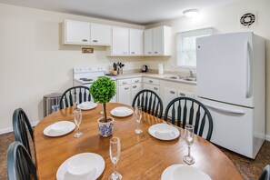 Private kitchen - PROMO 5% WEEKLY/10% MONTHLY DISCOUNT
🤩Amazing Ranch Mins away from Airprt/RIT. (Rochester)