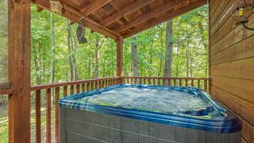 Tina de hidromasaje al aire libre